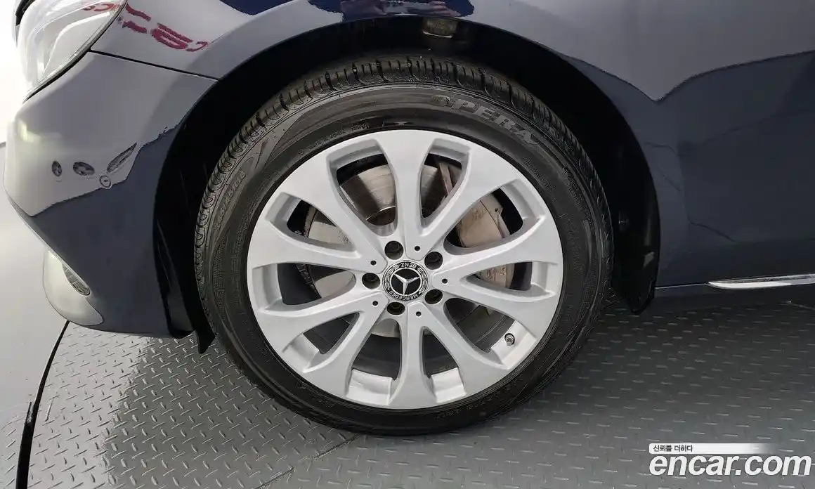 Mercedes-Benz E-Class 2018 2.0 Автомат в Москве № 150634, фото 3