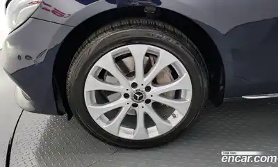 Mercedes-Benz E-Class 2018 2.0 Автомат в Москве № 150634, миниатюра 3