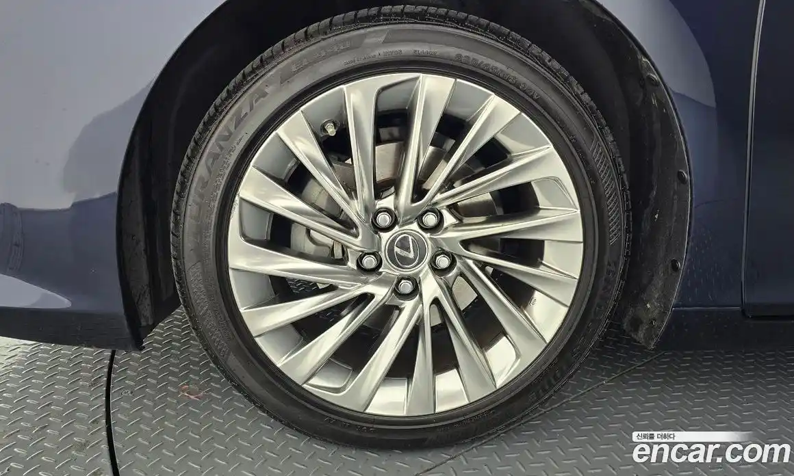 Lexus ES 2020 2.5 Автомат в Москве № 168115, фото 15