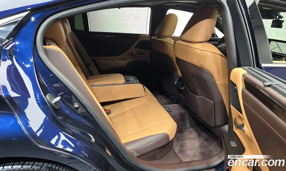 Lexus ES 2020 2.5 Автомат в Москве № 168115, фото 9