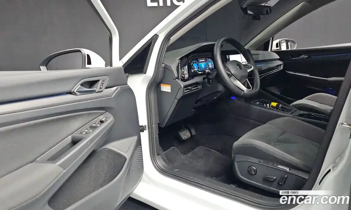 Volkswagen Golf 2022 2.0 Автомат в Москве № 168696, фото 10