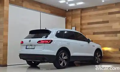 Volkswagen Touareg 2021 3.0 Автомат в Москве № 168800, миниатюра 2