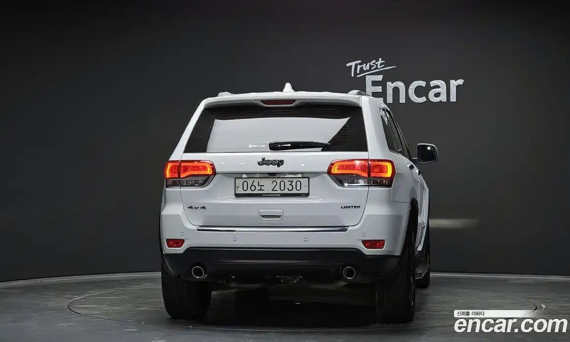 Jeep Cherokee 2018 3.6 Автомат в Москве № 169869, фото 18