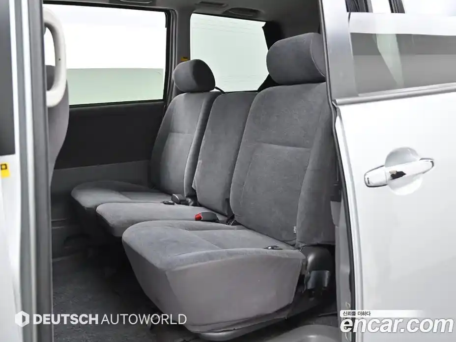 Toyota Noah 2005 2.0 Вариатор в Москве № 170369, фото 12