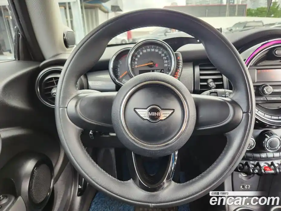 Mini Cooper 2015 1.5 Автомат в Москве № 188764, фото 11