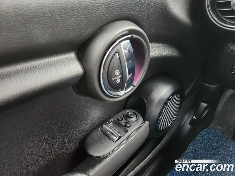 Mini Cooper 2015 1.5 Автомат в Москве № 188764, фото 17