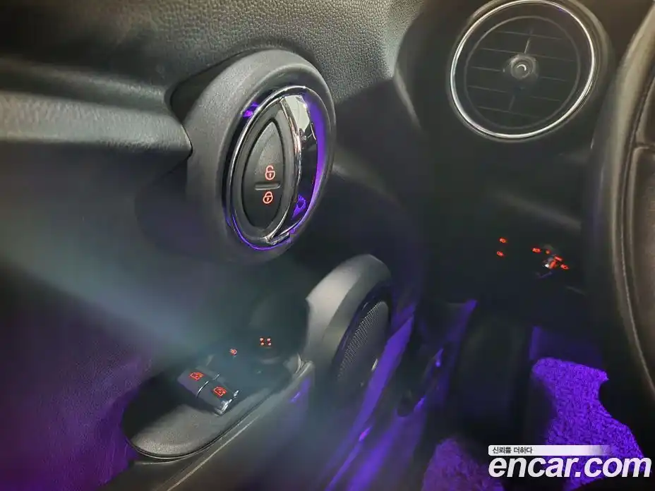 Mini Cooper 2016 1.5 Автомат в Москве № 188860, фото 16