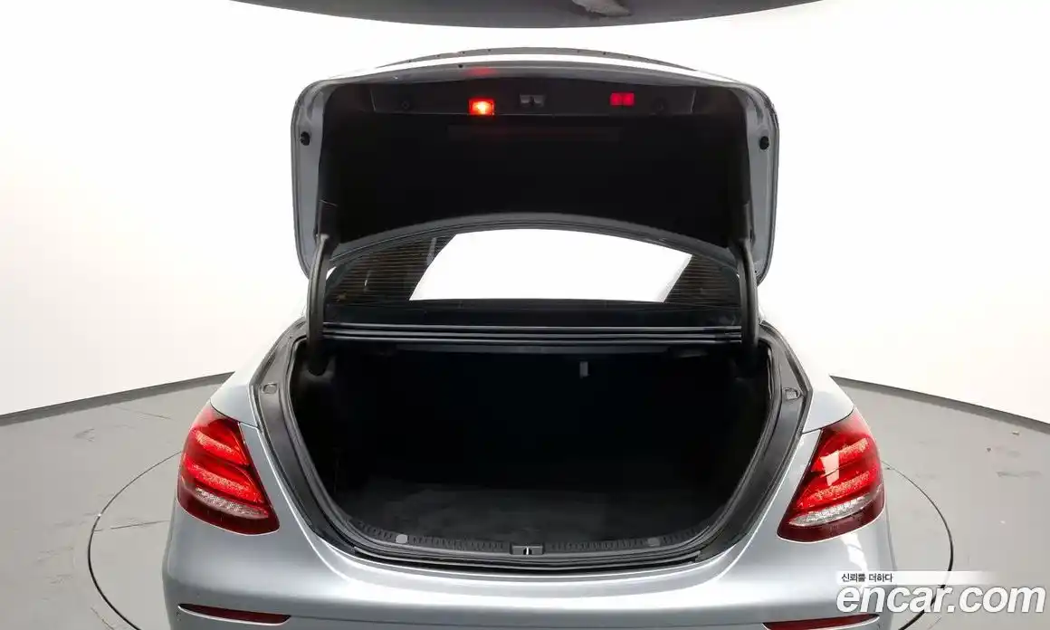 Mercedes-Benz E-Class 2019 1.9 Автомат в Москве № 194550, фото 18