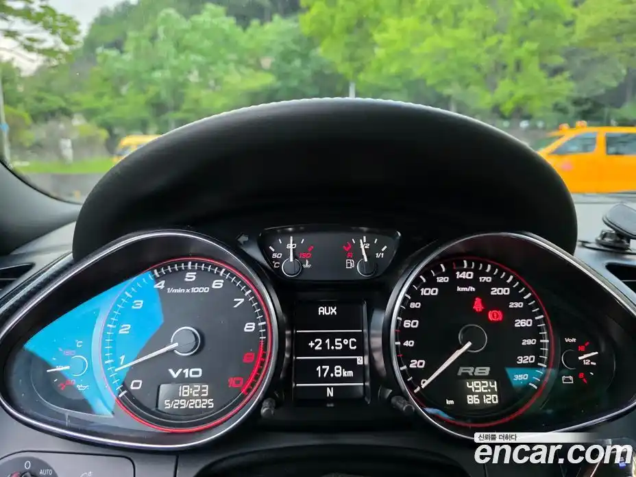 Audi R8 2011 5.2 Автомат в Москве № 196730, фото 11