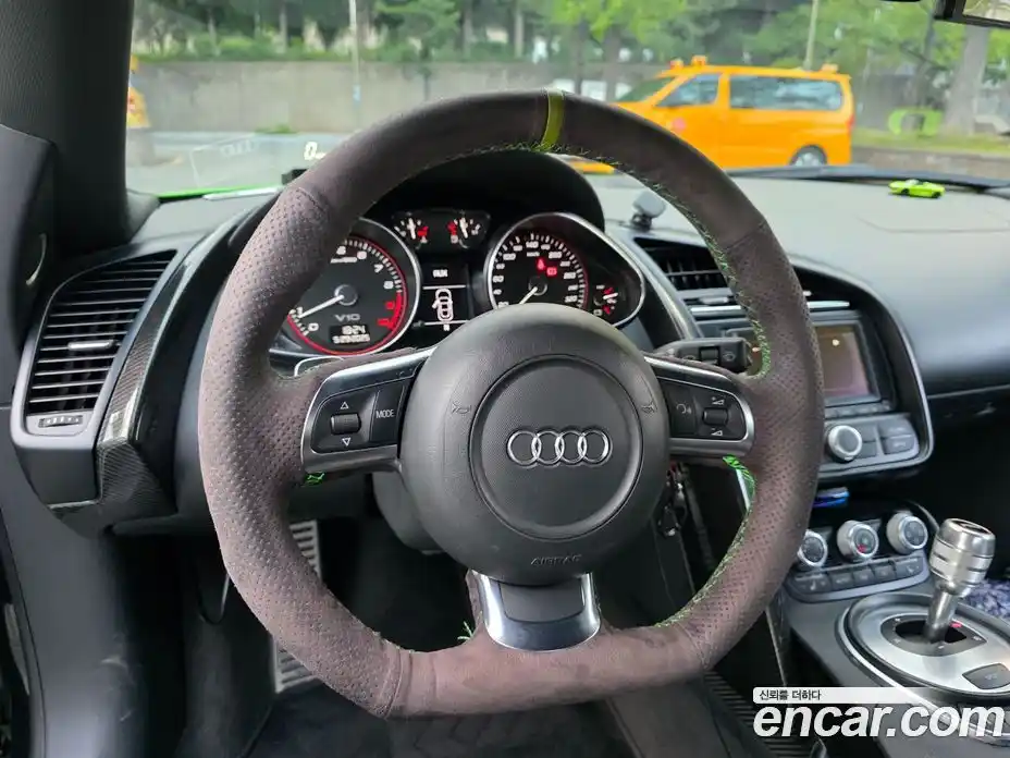 Audi R8 2011 5.2 Автомат в Москве № 196730, фото 15