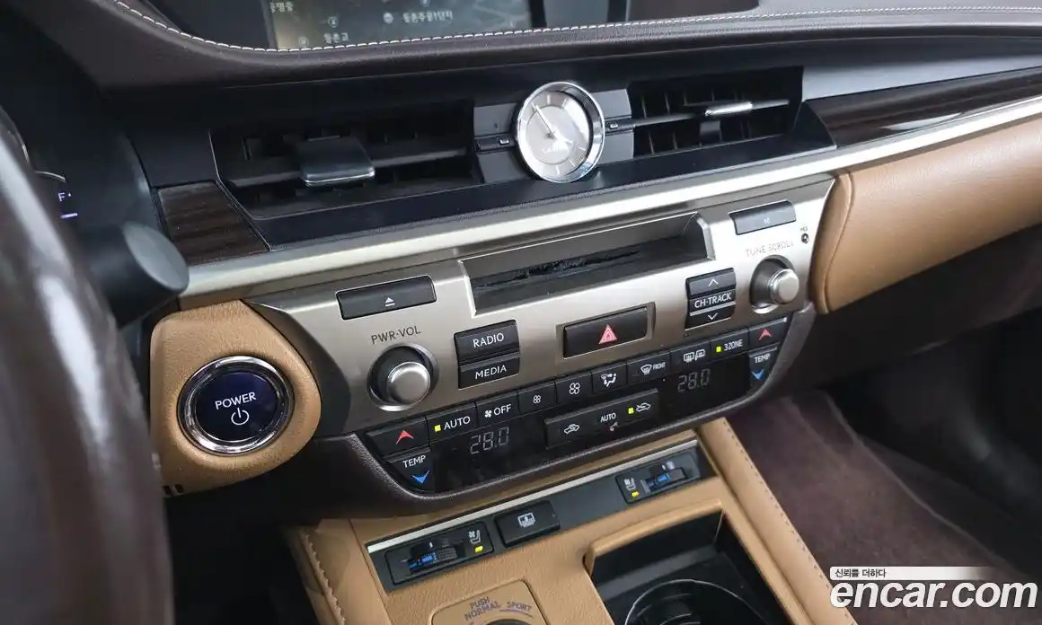 Lexus ES 2017 2.5 Автомат в Москве № 198906, фото 19