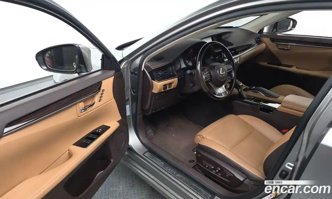 Lexus ES 2017 2.5 Автомат в Москве № 198906, фото 3