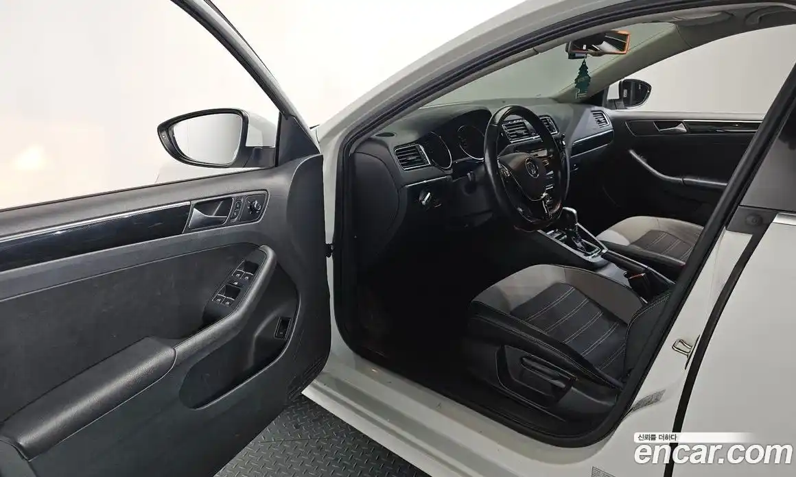 Volkswagen Jetta 2015 2.0 Автомат в Москве № 199248, фото 14