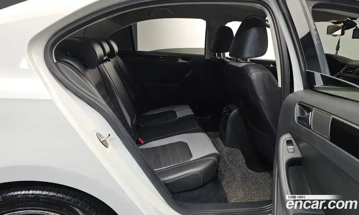 Volkswagen Jetta 2015 2.0 Автомат в Москве № 199248, фото 15