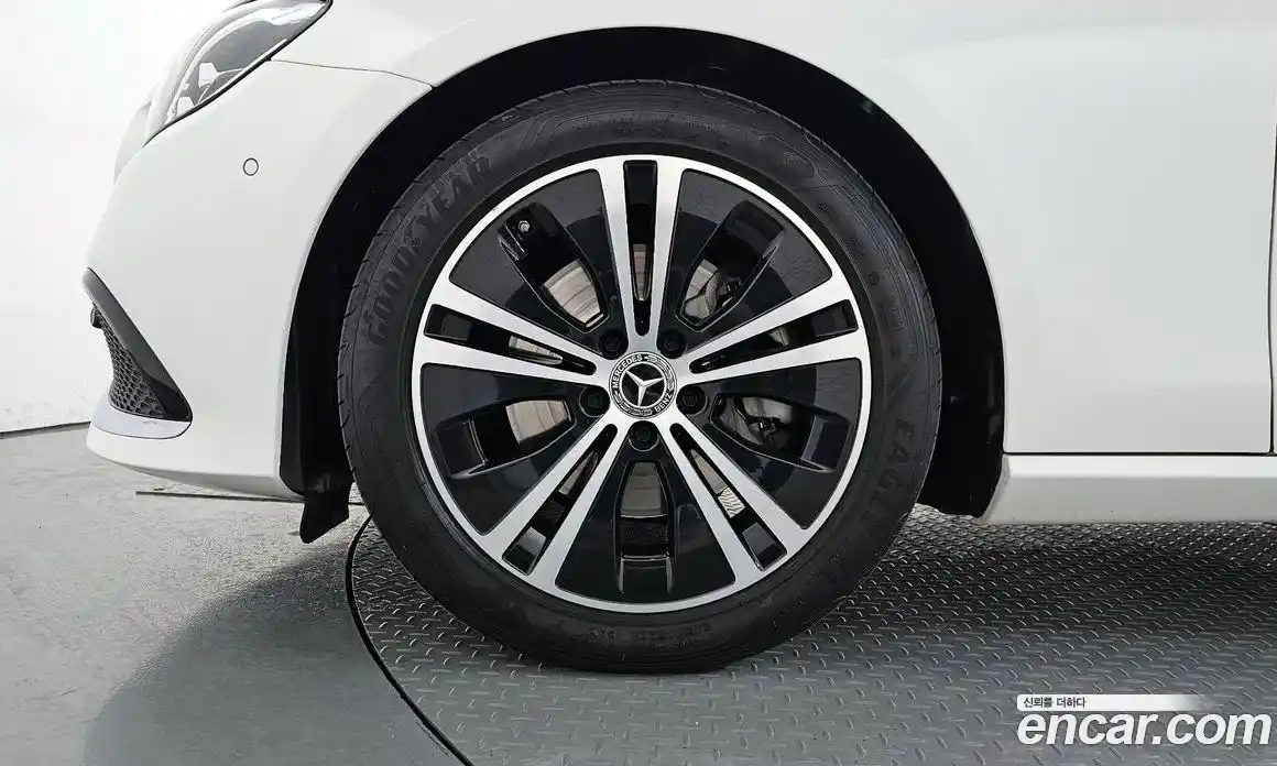 Mercedes-Benz E-Class 2021 2.0 Автомат в Москве № 207667, фото 12