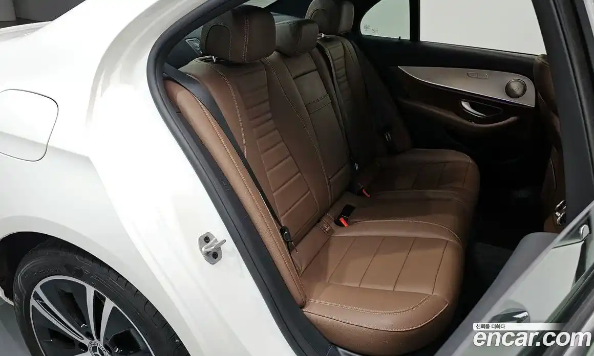 Mercedes-Benz E-Class 2021 2.0 Автомат в Москве № 207667, фото 17