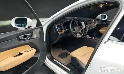 Volvo XC60 2023 2.0 Автомат в Москве № 212807, миниатюра 11