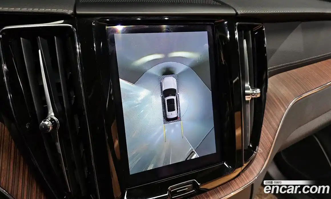 Volvo XC60 2023 2.0 Автомат в Москве № 212807, фото 15