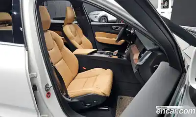 Volvo XC60 2023 2.0 Автомат в Москве № 212807, миниатюра 10