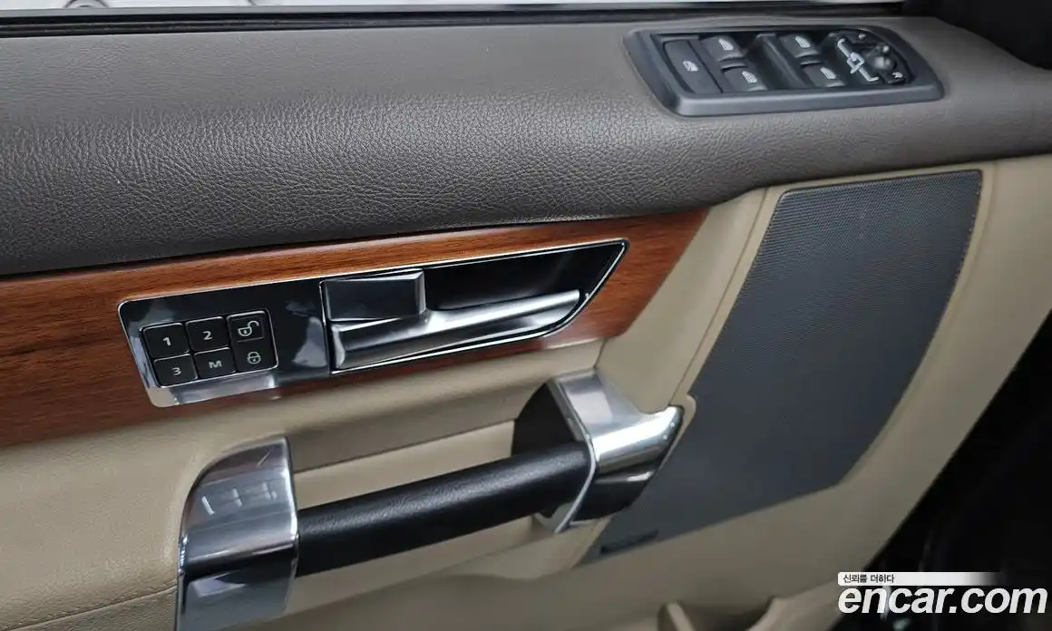 Land Rover Discovery 2014 3.0 Автомат в Москве № 213414, фото 17