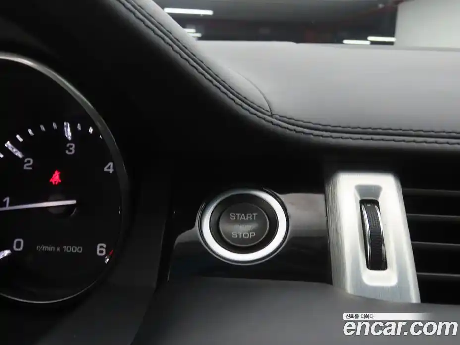 Land Rover Range-Rover Evoque 2014 2.2 Автомат в Москве № 213686, фото 15