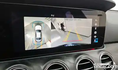 Mercedes-Benz E-Class 2023 2.0 Автомат в Москве № 220831, миниатюра 3