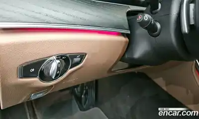 Mercedes-Benz E-Class 2023 2.0 Автомат в Москве № 220831, миниатюра 7