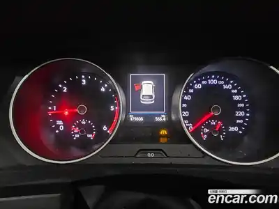 Volkswagen Tiguan 2018 2.0 Автомат в Москве № 222576, миниатюра 3