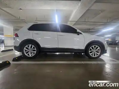 Volkswagen Tiguan 2018 2.0 Автомат в Москве № 222576, миниатюра 4