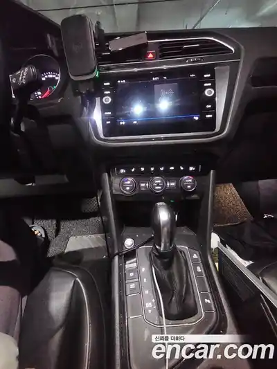 Volkswagen Tiguan 2018 2.0 Автомат в Москве № 222576, миниатюра 5