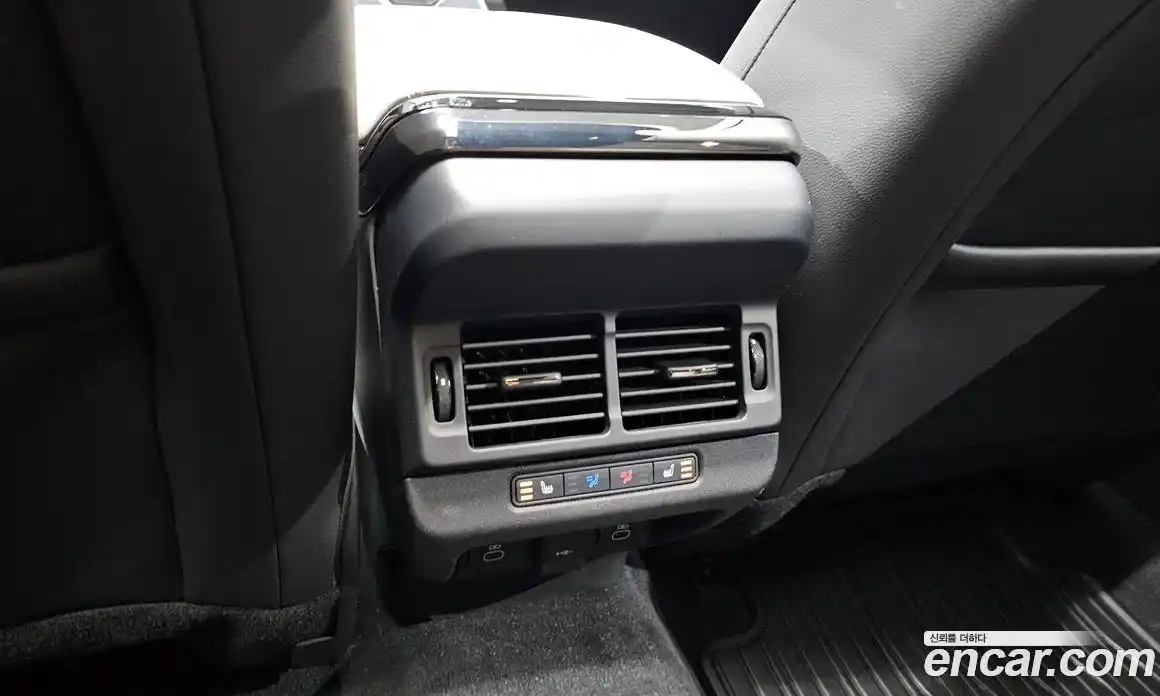 Land Rover Range-Rover Evoque 2025 2.0 Автомат в Москве № 231173, фото 12