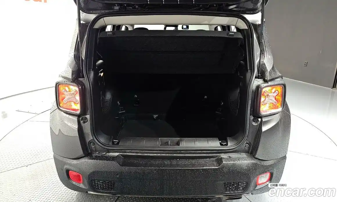 Jeep Renegade 2019 2.4 Автомат в Москве № 232636, фото 14