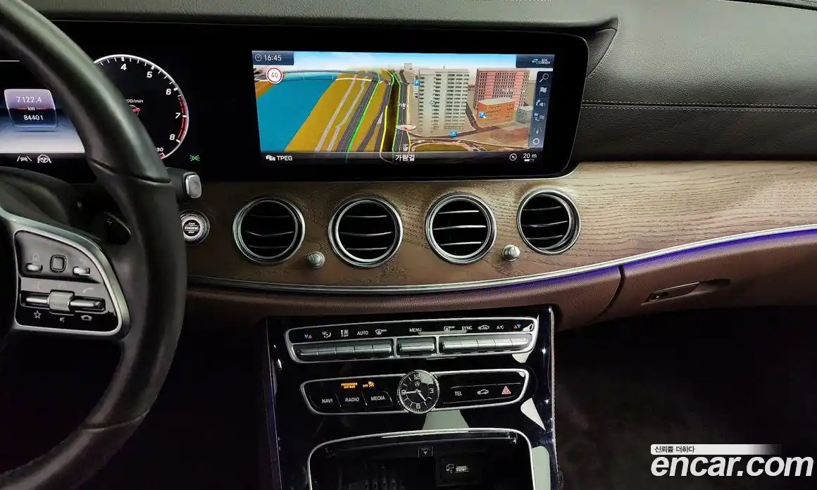 Mercedes-Benz E-Class 2020 2.0 Автомат в Москве № 242365, фото 17