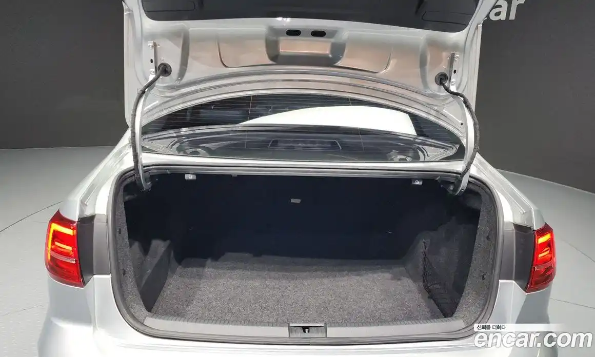 Volkswagen Jetta 2015 2.0 Автомат в Москве № 254732, фото 14