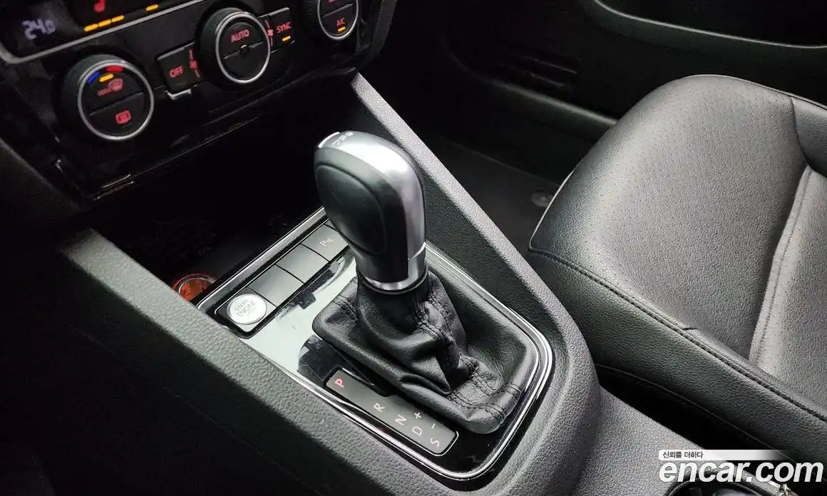 Volkswagen Jetta 2015 2.0 Автомат в Москве № 254732, фото 15