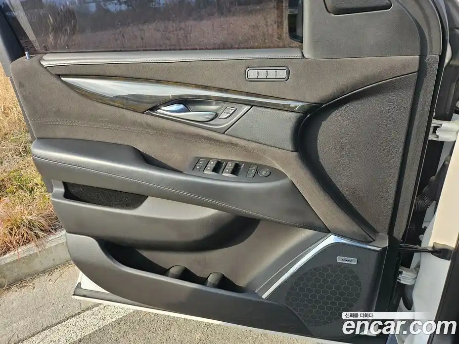 Cadillac Escalade 2018 6.2 Автомат в Москве № 256535, фото 15