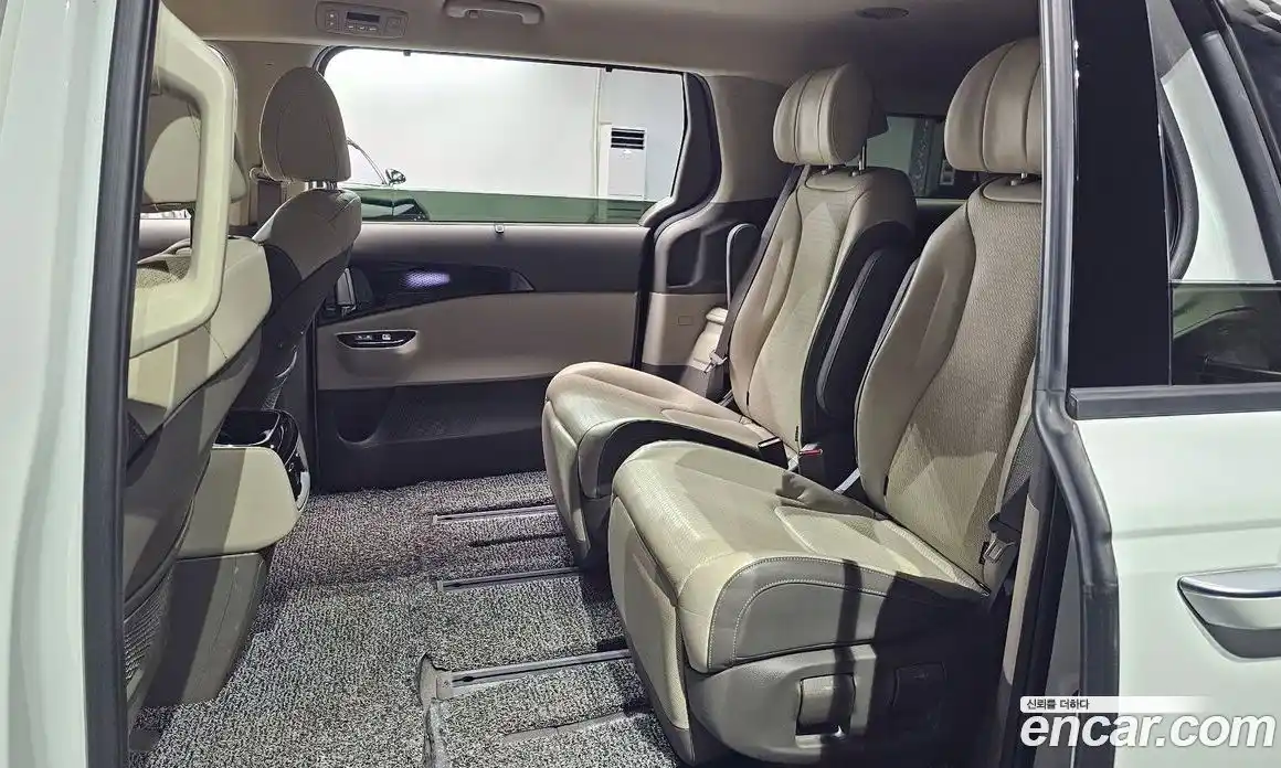 Kia Canival 2023 3.5 Автомат в Москве № 287010, фото 13