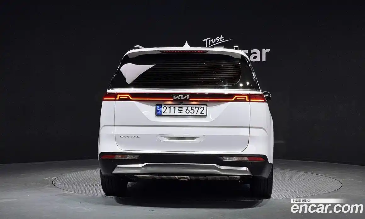 Kia Canival 2023 3.5 Автомат в Москве № 287010, фото 6