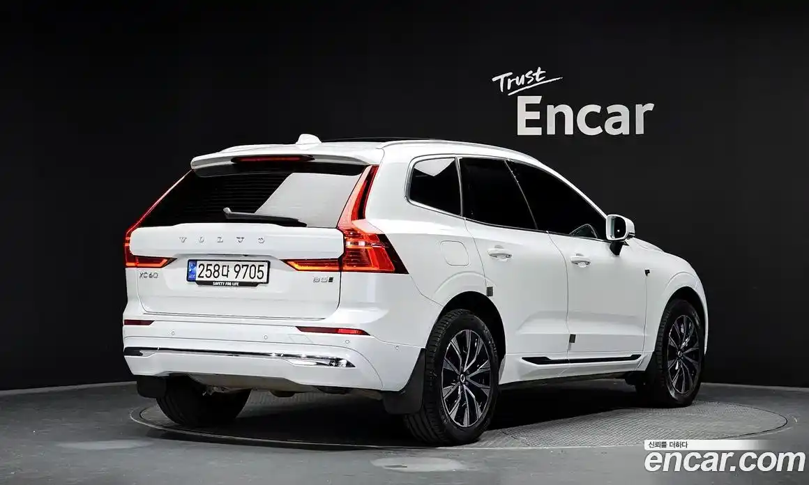 Volvo XC60 2023 2.0 Автомат в Москве № 292441, фото 16