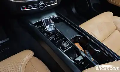 Volvo XC60 2023 2.0 Автомат в Москве № 292441, миниатюра 3