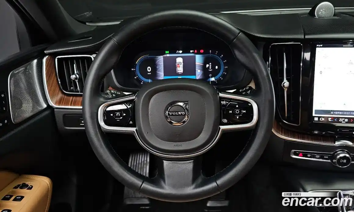 Volvo XC60 2023 2.0 Автомат в Москве № 292441, фото 4