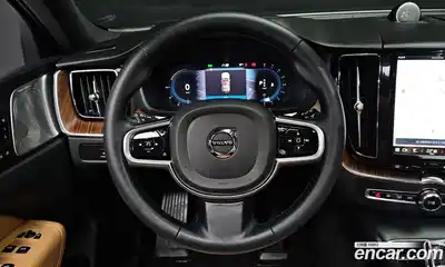 Volvo XC60 2023 2.0 Автомат в Москве № 292441, миниатюра 4