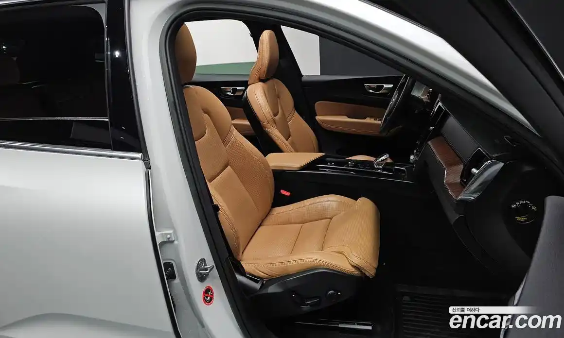 Volvo XC60 2023 2.0 Автомат в Москве № 292441, фото 6