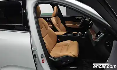 Volvo XC60 2023 2.0 Автомат в Москве № 292441, миниатюра 6