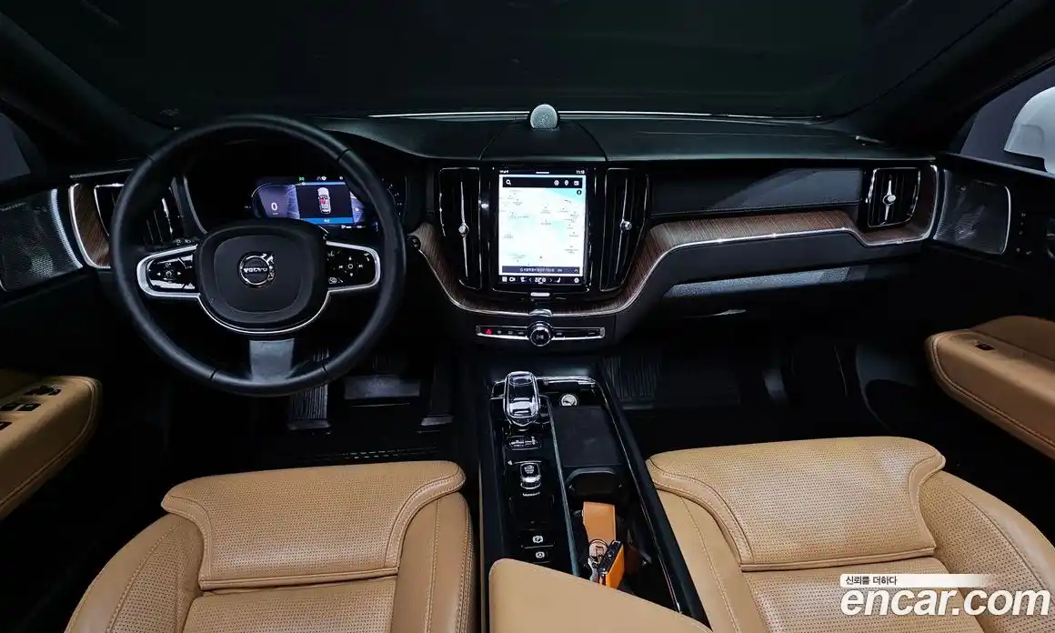 Volvo XC60 2023 2.0 Автомат в Москве № 292441, фото 7