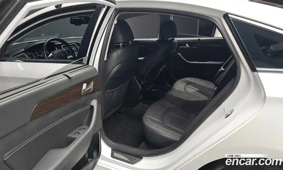 Hyundai Sonata 2018 2.0 Автомат в Москве № 319213, фото 20