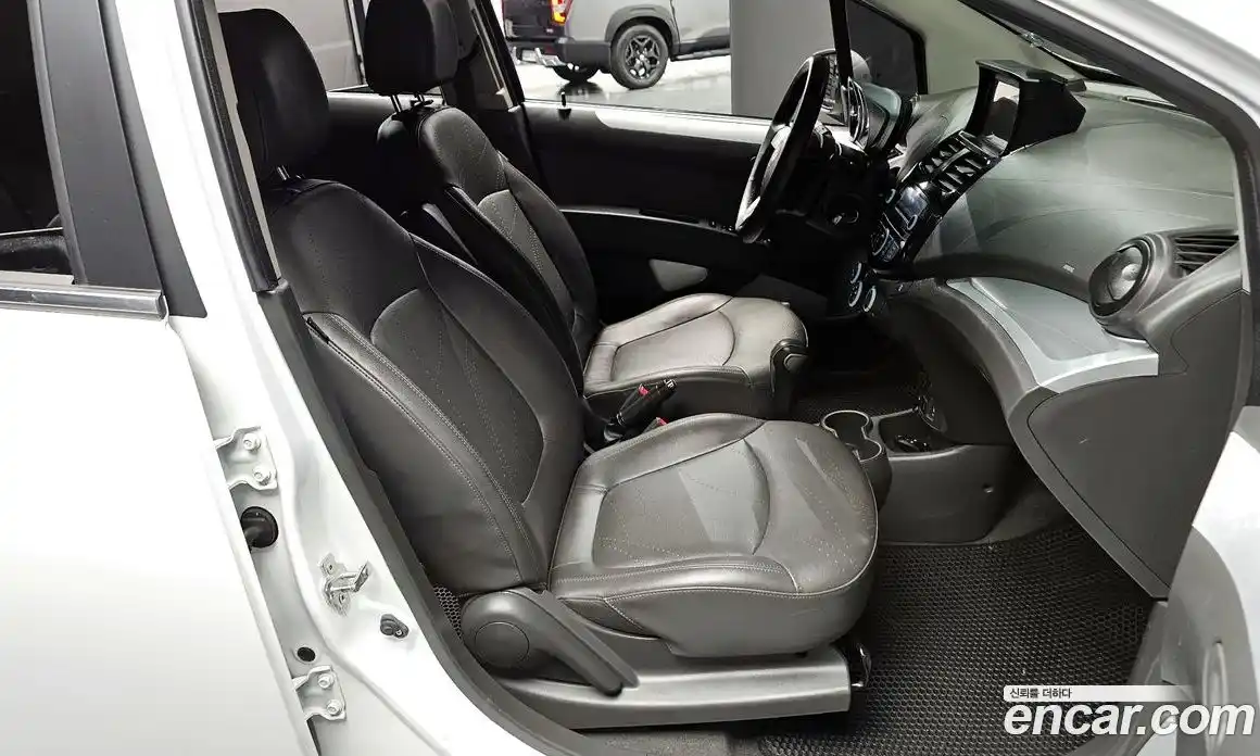 Chevrolet Spark 2015 1.0 Автомат в Москве № 41075, фото 6