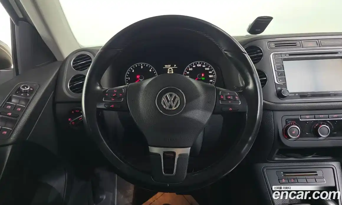 Volkswagen Tiguan 2014 2.0 Автомат в Москве № 472356, фото 13