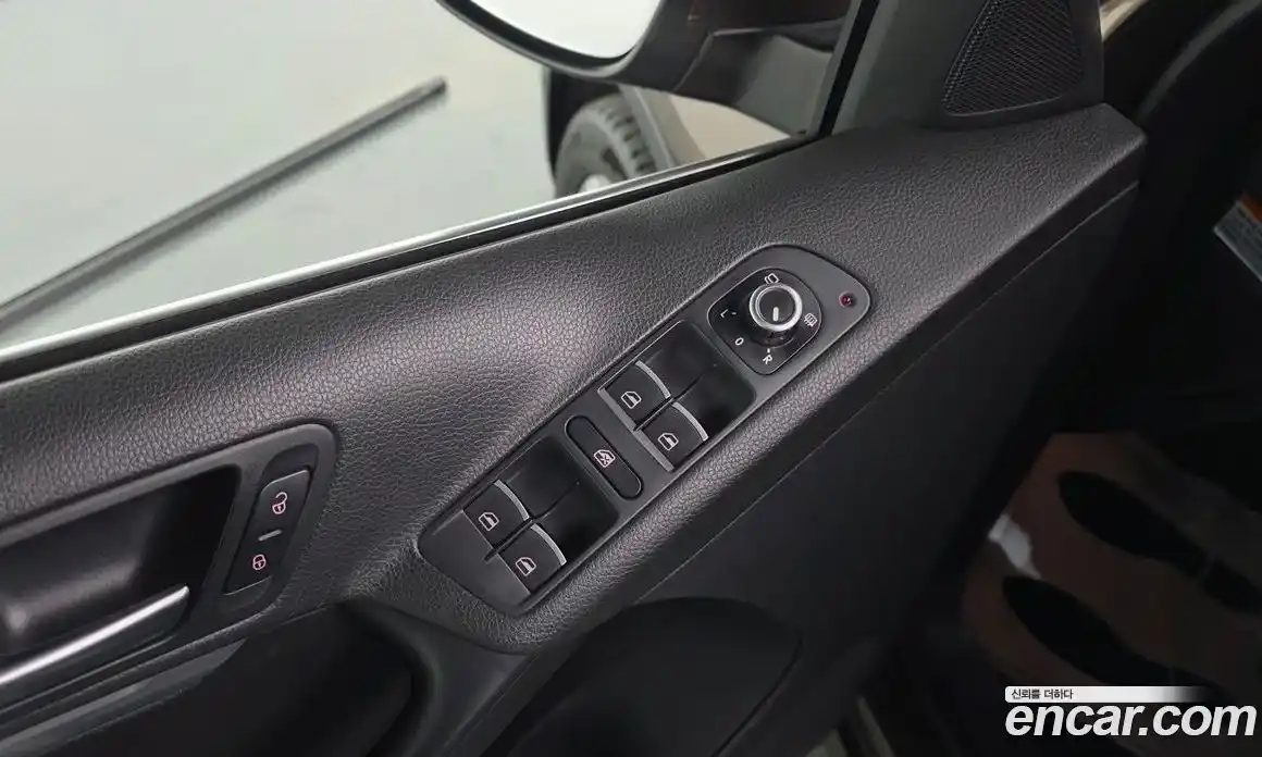 Volkswagen Tiguan 2014 2.0 Автомат в Москве № 472356, фото 16