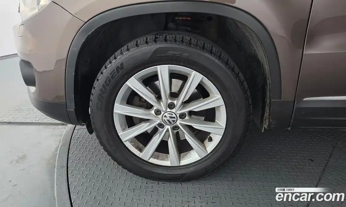 Volkswagen Tiguan 2014 2.0 Автомат в Москве № 472356, фото 5